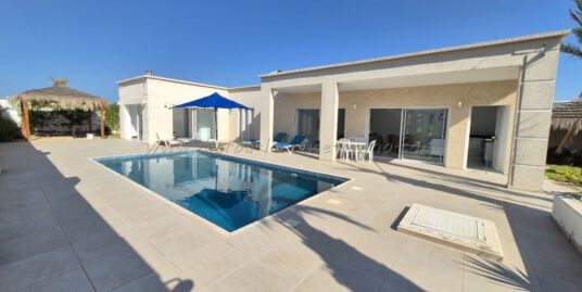 Magnifique villa  S+3 avec piscine pour location vacances à Tézdaine