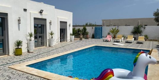 Belle villa avec piscine à louer à Aghir