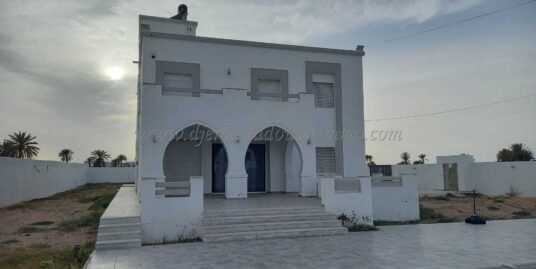 Belle et spacieuse villa avec piscine pour location annuelle à Houmt Souk