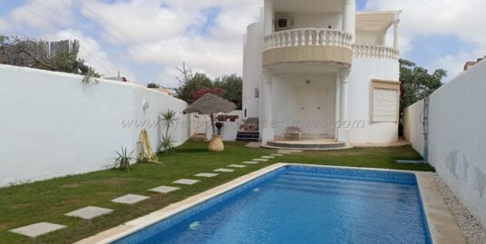 Charmante villa avec piscine vue de mer pour vos vacances Tézdaine