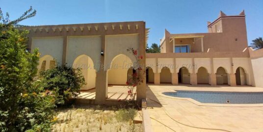 Belle villa titrée de style marocain à vendre à Midoun Route du phare