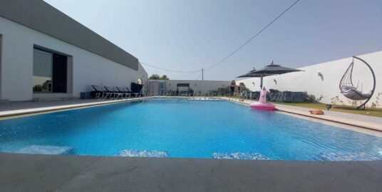 Spacieuse Villa Meublée À Louer Pour Les Vacances À Arkou