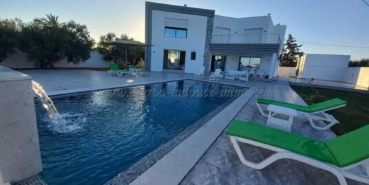 Villa neuve avec piscine privée et vue mer pour vos vacances à Aghir