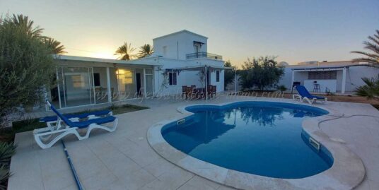 LOCATION VACNCES une grande villa avec piscine à Midoun Tézdaine