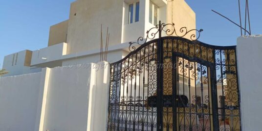 Une magnifique villa à vendre S+3 située à Houmt souk
