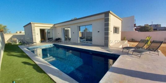 A LOUER, Belle maison avec piscine plain pied  à Tézdaine