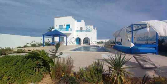 Échappez-vous dans le Charme Authentique d’une Villa Djerbienne S+5 à louer à Temlel