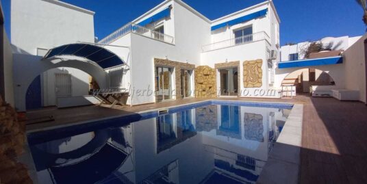 À louer à l’année – Belle villa avec piscine  à Midoun (zone touristique)
