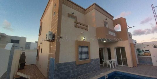 Superbe Villa à Étage avec Piscine – Titre Bleu à Fadhloun