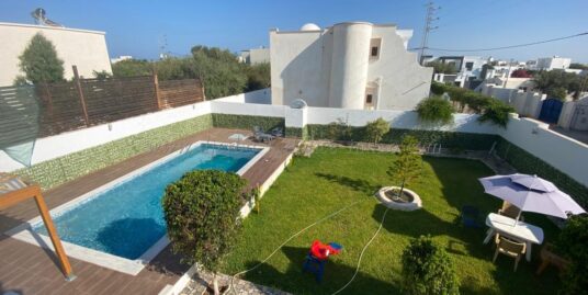 A LOUER -Belle villa indépendante S+3 avec Piscine pour passer un vacances inoubliable à Tézdaine Midoun