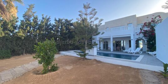 Location Vacance -Belle villa  rez chausse S+4 avec Piscine avec une belle vue de mer    Tézdaine Midoun