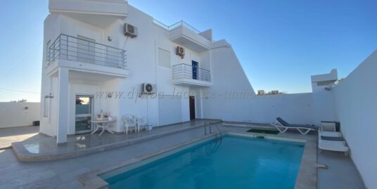 À Louer : Grande Villa S+4 avec Piscine à Midoun, Proche Centre-Ville