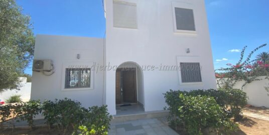 Location Annuelle -Villa S+3  avec piscine à Louer à Tézdaine-Djerba