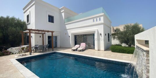 Location de Vacances belle Villa S+3 meublée avec piscine et jardin à Midoun