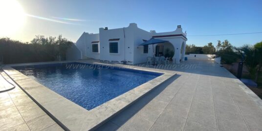 A louer à l’année belle Villa S+3 meublée avec piscine et jardin à Sedghiane