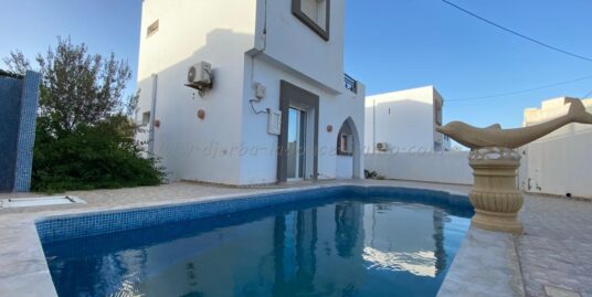 Location Annuelle – Villa S+3 Non Meublée avec Piscine en Zone Touristique