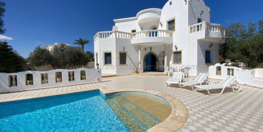 À Louer à l’Année – Jolie Maison S+3 Meublée avec Piscine & Jardin à Tezdaine