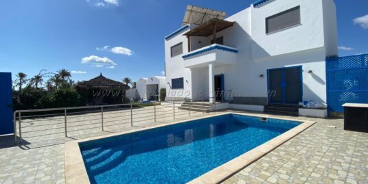À Louer à l’Année – Magnifique Maison S+3 Meublée avec Piscine et Vue sur Mer à Tezdaine