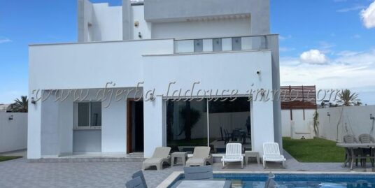 À Louer à l’Année – Très Belle S+3 Villa Meublée avec Piscine & Vue Mer à Aghir