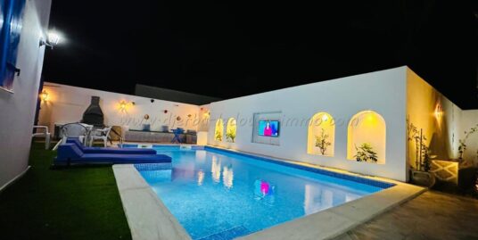 Location de Vacances – Superbe Maison S+4 de Plain-Pied – Style Djerbien Modernisé – Meublée avec Piscine & Jardin à Mgarsa