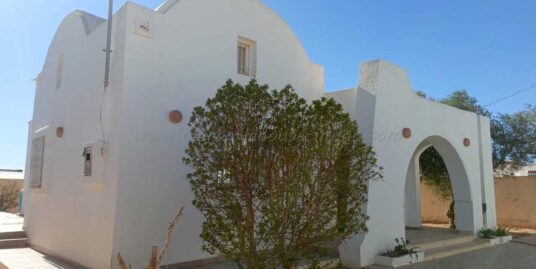 À Louer à l’Année – Maison Non meublée S+3 à Houmt Souk (Barkouk)