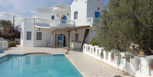 À Louer à l’Année – Jolie Maison S+3 Meublée avec Vue sur Mer à Tezdaine