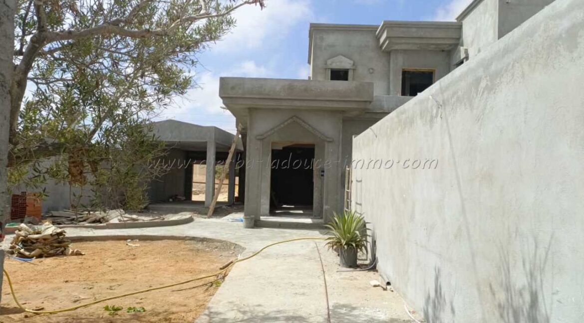 photo_5864120756101385858_y