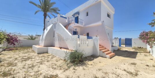 Location annuelle – Maison style djerbien S+3 avec vue mer à Houmt Souk