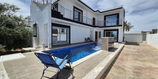 À VENDRE – Villa S+4 avec vue mer à Tezdaine