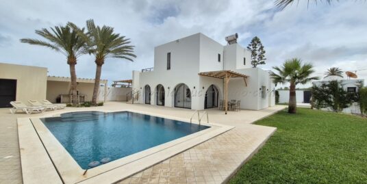 Location de vacances – Maison haut standing S+4 avec piscine en zone touristique