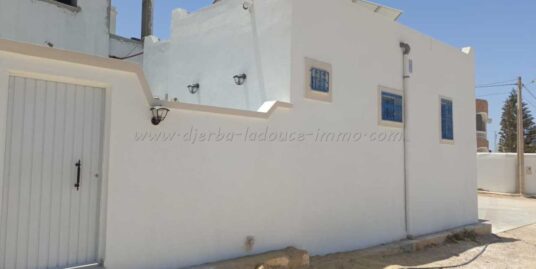 À Louer à l’Année – Maison Plain-Pied S+2 à Houmt Souk, Boumalel