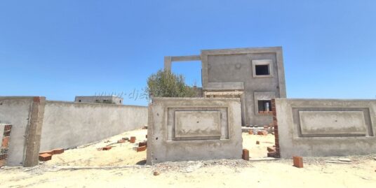 À vendre – Villa inachevée avec piscine sur la Route du Phare