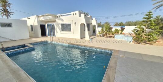 Location Annuelle – Maison S+3 Plain-Pied Sans Meubles avec Piscine à Tezdaine