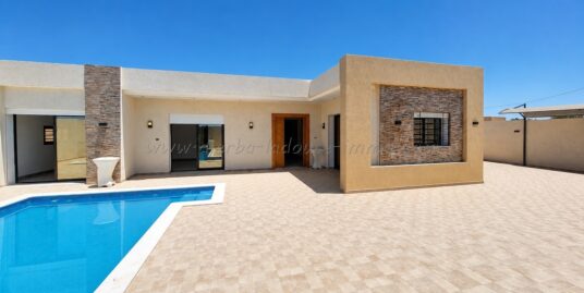 Villa S+3 avec piscine à vendre à Mahboubine