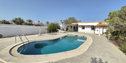 Location annuelle – Superbe villa meublée S+4 avec piscine à Tezdaine, Djerba