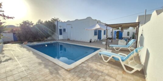 LOCATION ANNUELLE – VILLA S+3 AVEC PISCINE À TAGUERMES