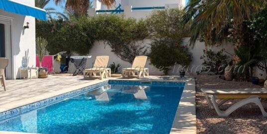 Location annuelle – Belle maison S+3 avec piscine à Houmt Souk