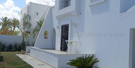À LOUER À L’ANNÉE – MAISON S+3 AVEC PISCINE À GHIZEN