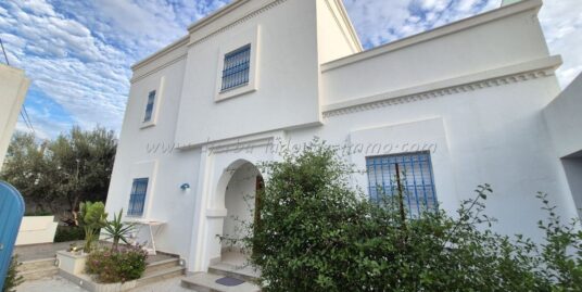 A louer à l’année belle Villa S+3 meublée avec piscine à Midoun