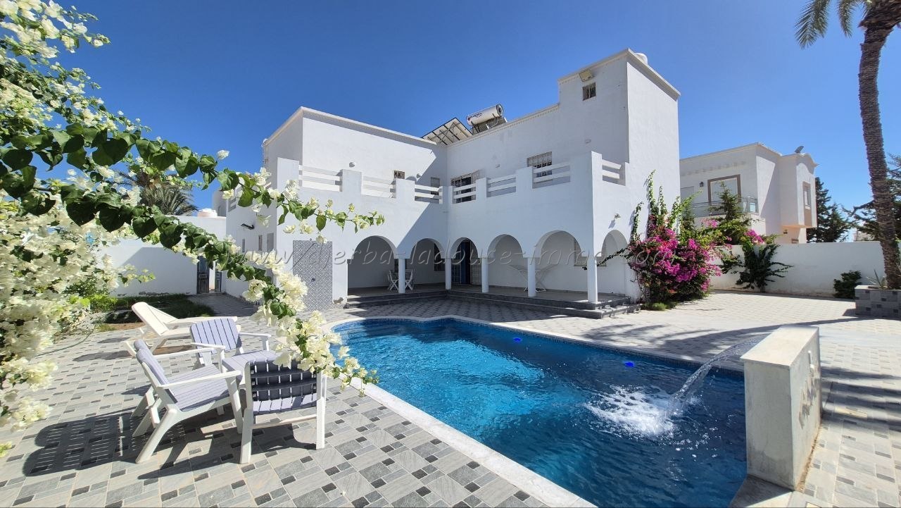 À LOUER À L’ANNÉE – BELLE VILLA S+5 AVEC PISCINE À AGHIR